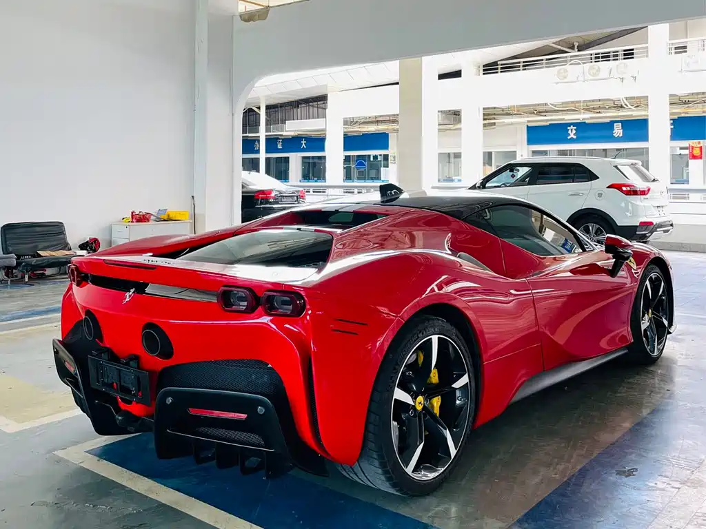 SF90 3.9 T V8 Stradale