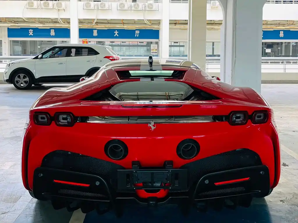 SF90 3.9 T V8 Stradale