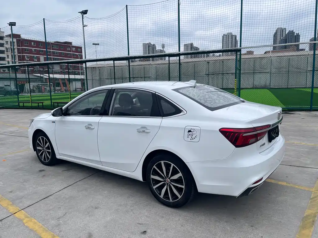 Roewe i6 Classic 20 T Auto Internet Smart Enjoyment