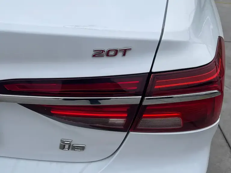 Roewe i6 Classic 20 T Auto Internet Smart Enjoyment