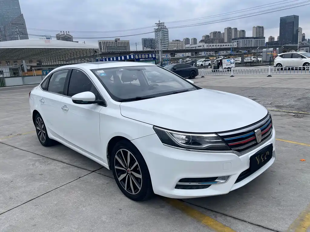 Roewe i6 Classic 20 T Auto Internet Smart Enjoyment
