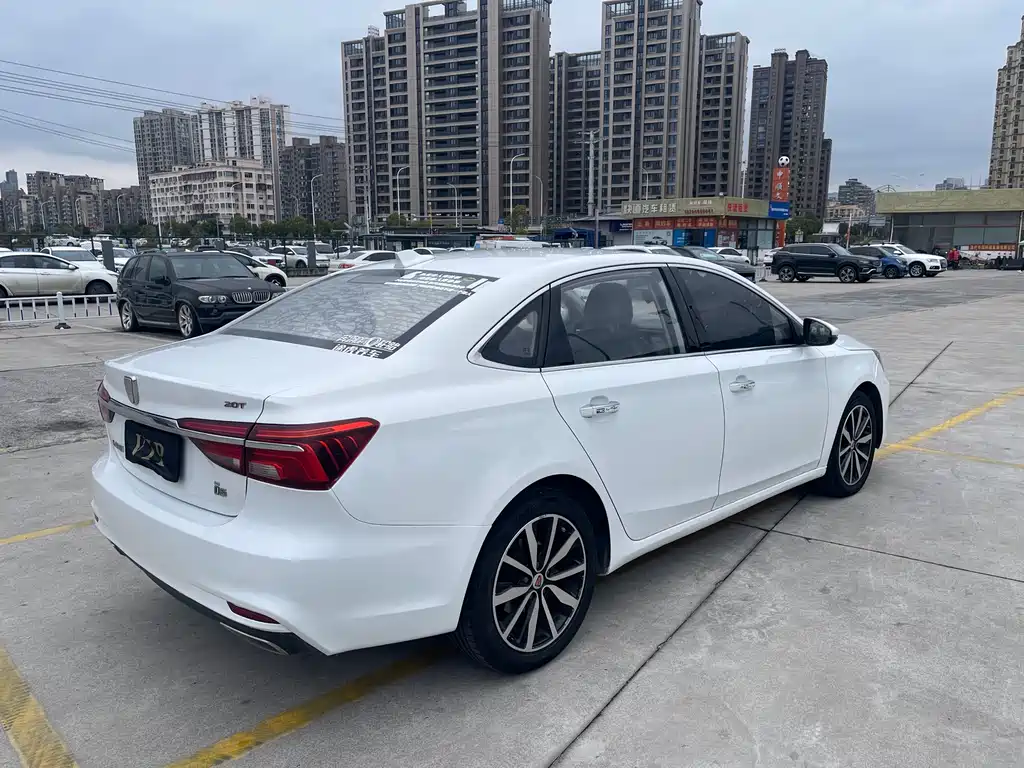 Roewe i6 Classic 20 T Auto Internet Smart Enjoyment