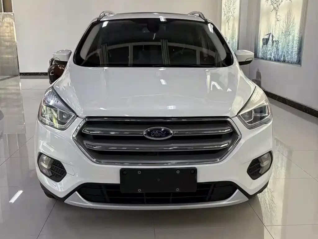 Kuga EcoBoost 180 2 WD Platinum Wing
