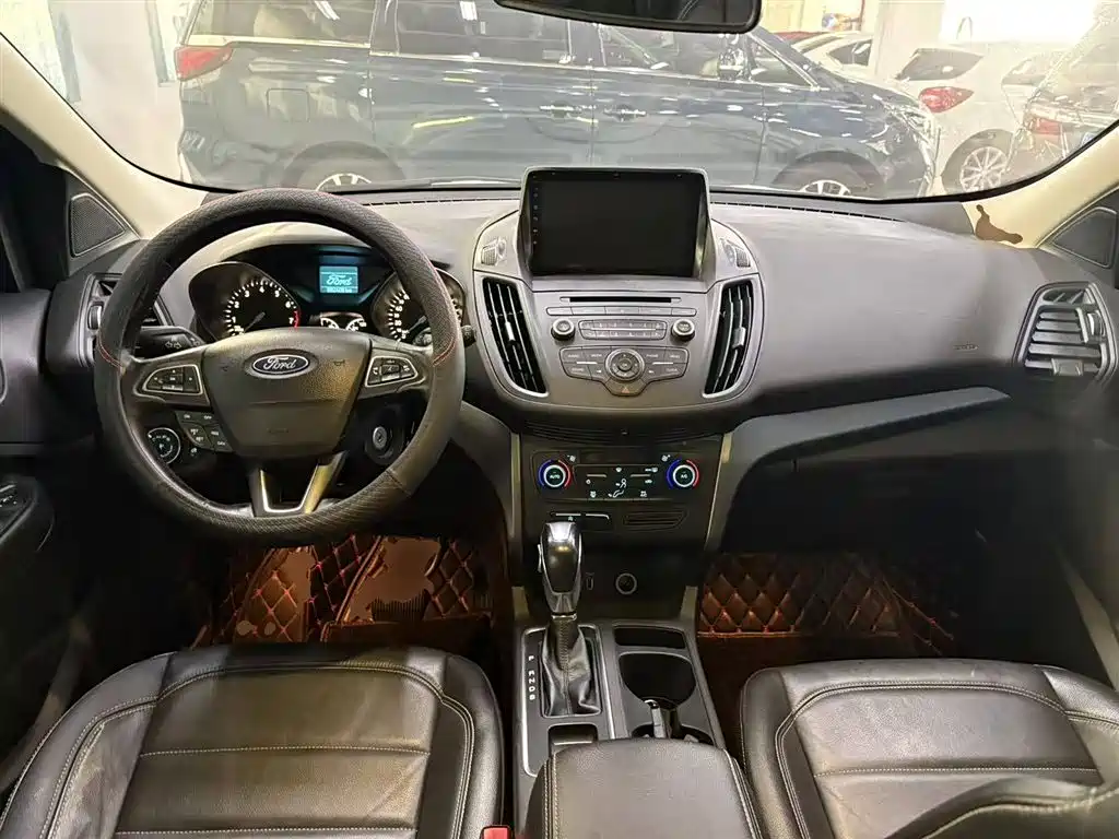 Kuga EcoBoost 180 2 WD Platinum Wing