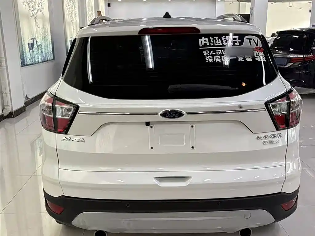 Kuga EcoBoost 180 2 WD Platinum Wing