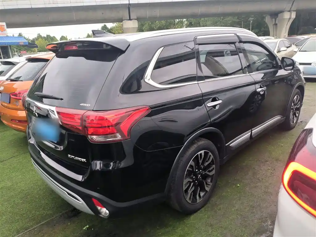 Outlander 2.4 L 4 WD Enjoyment 7-seat