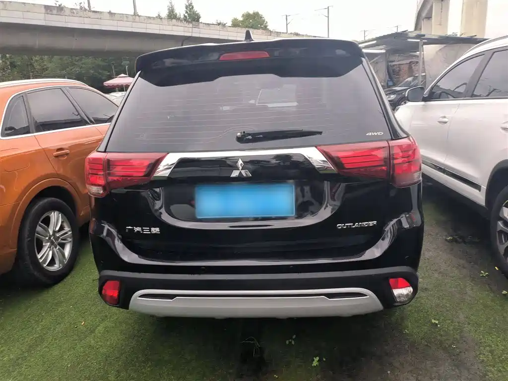 Outlander 2.4 L 4 WD Enjoyment 7-seat