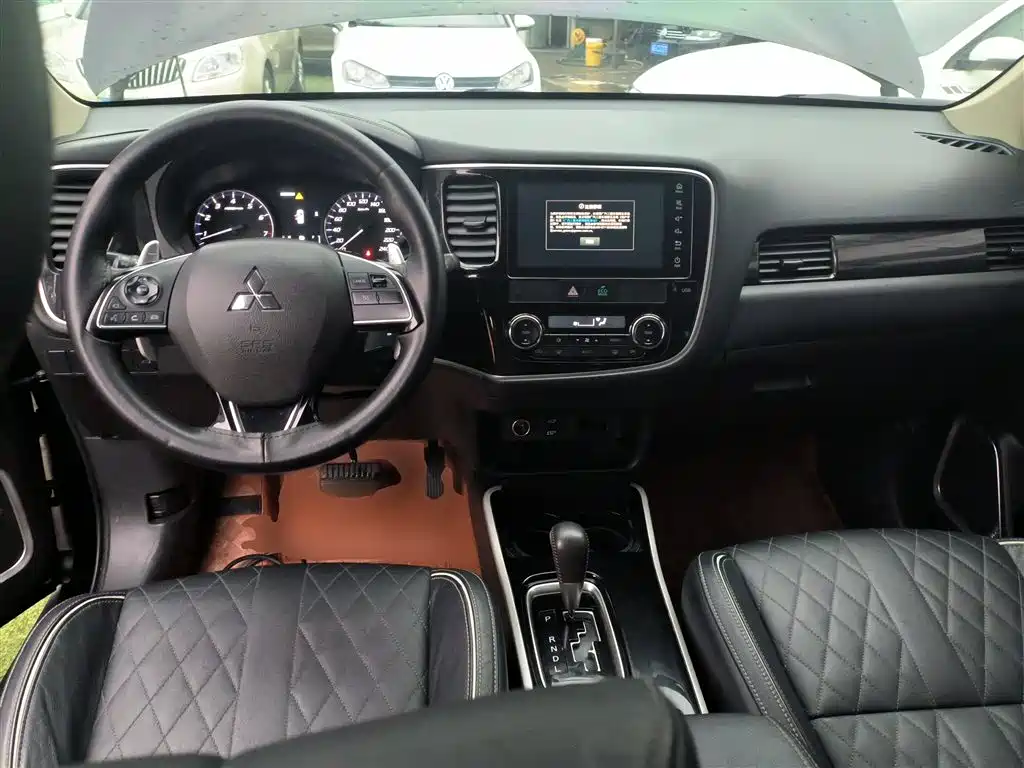 Outlander 2.4 L 4 WD Enjoyment 7-seat