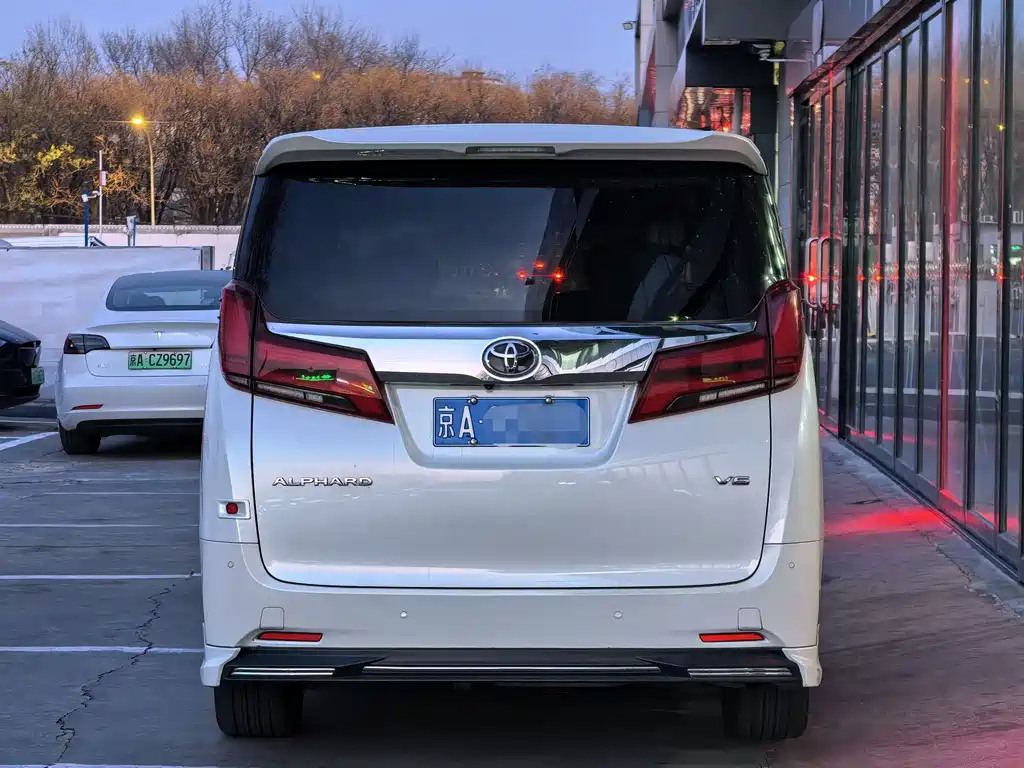 Alphard 3.5 L Luxury