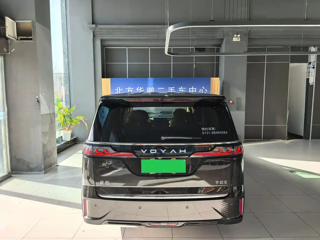 Voyah Dreamer PHEV 4 WD Flagship Kunpeng