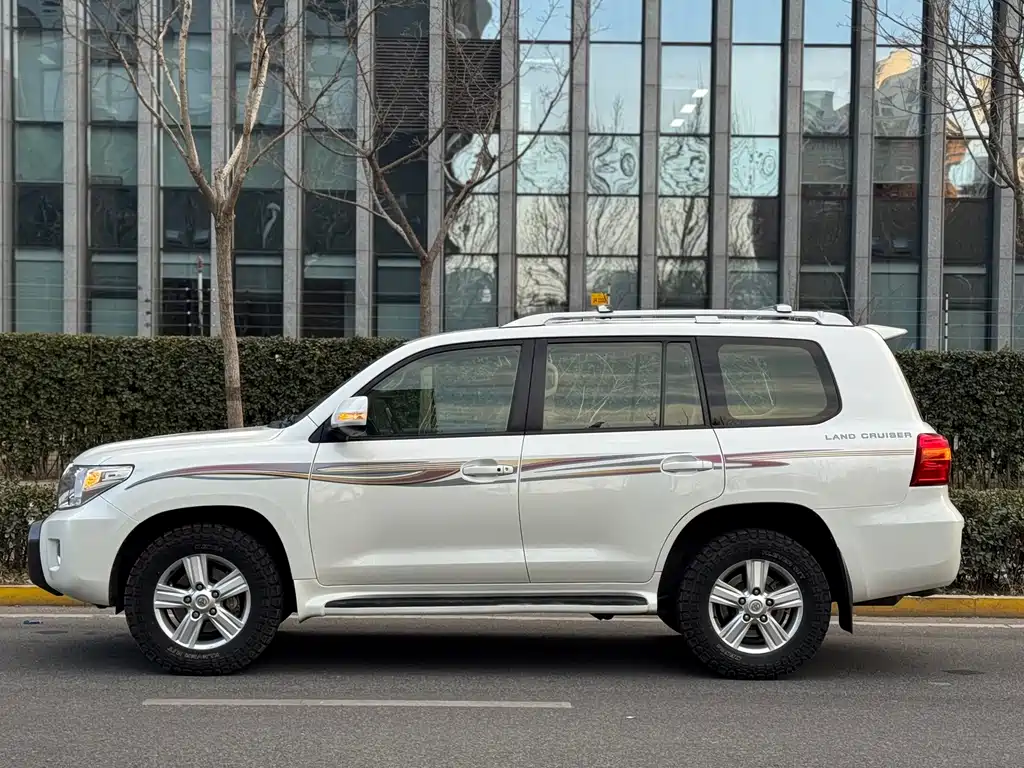 Land Cruiser (Import) 4.0 L V6 Middle East Base