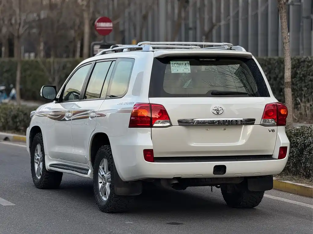 Land Cruiser (Import) 4.0 L V6 Middle East Base
