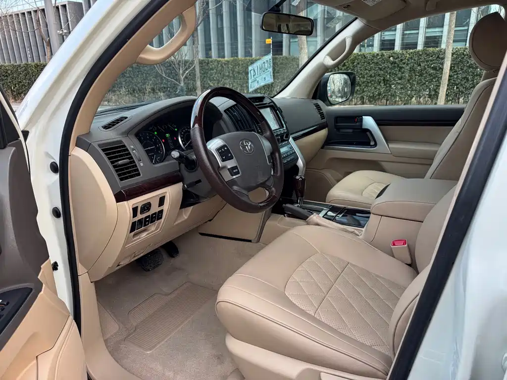 Land Cruiser (Import) 4.0 L V6 Middle East Base