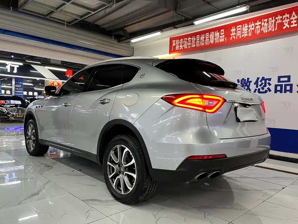 Levante 3.0 T Standard