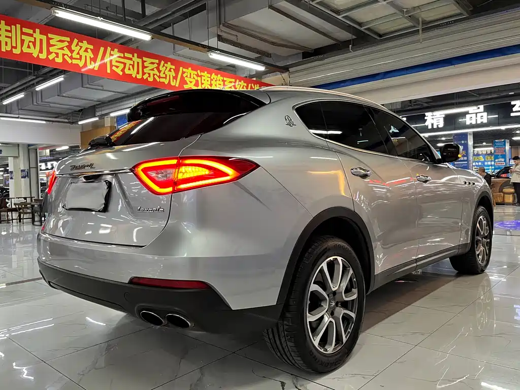 Levante 3.0 T Standard