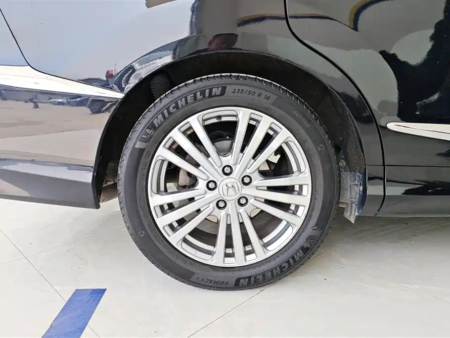 Elysion 2.4 L Luxury