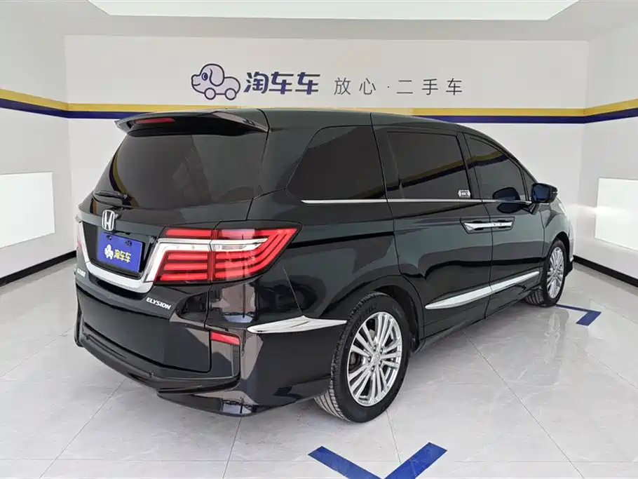 Elysion 2.4 L Luxury