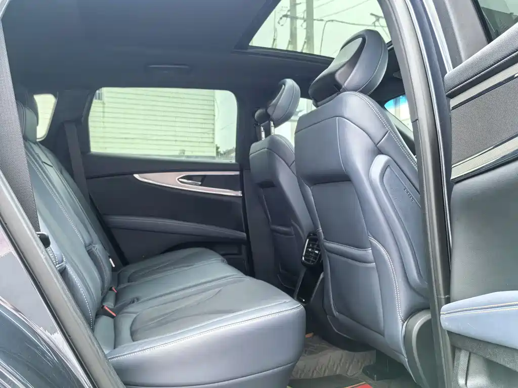 Nautilus 2.0 T 4 WD Premium