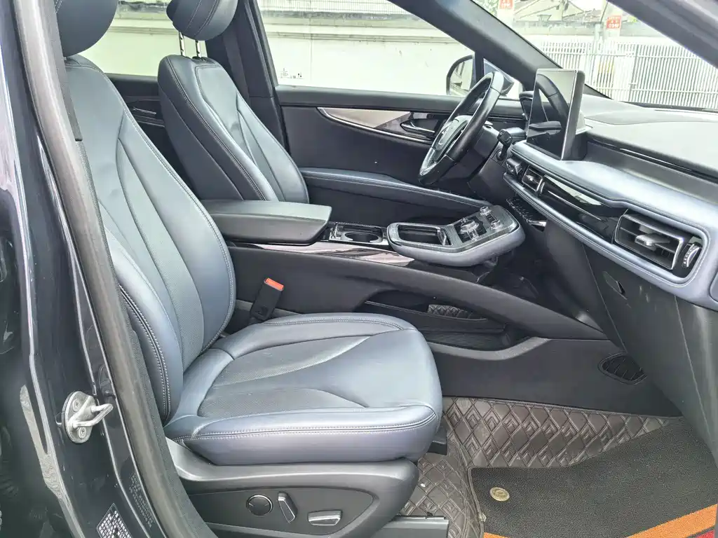 Nautilus 2.0 T 4 WD Premium