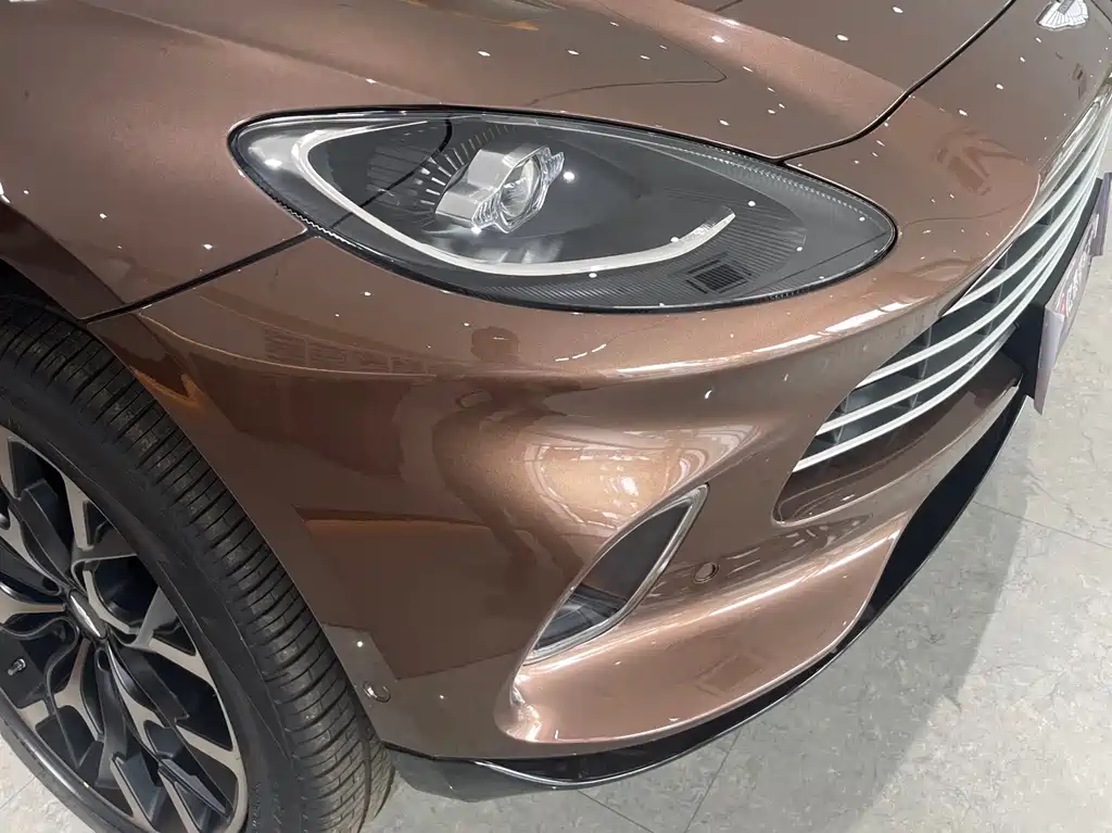 Aston Martin DBX 4.0 T V8