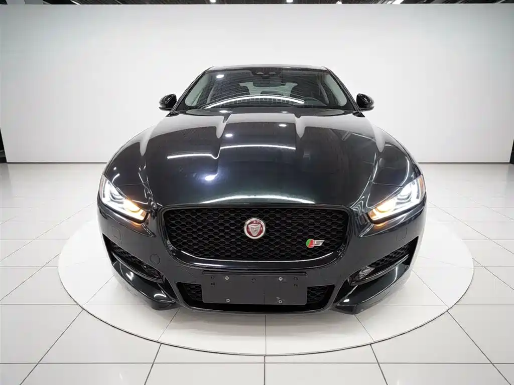 Jaguar XE 捷豹XE 2018款 2.0 T 200 PS 两驱R-Sport运动版