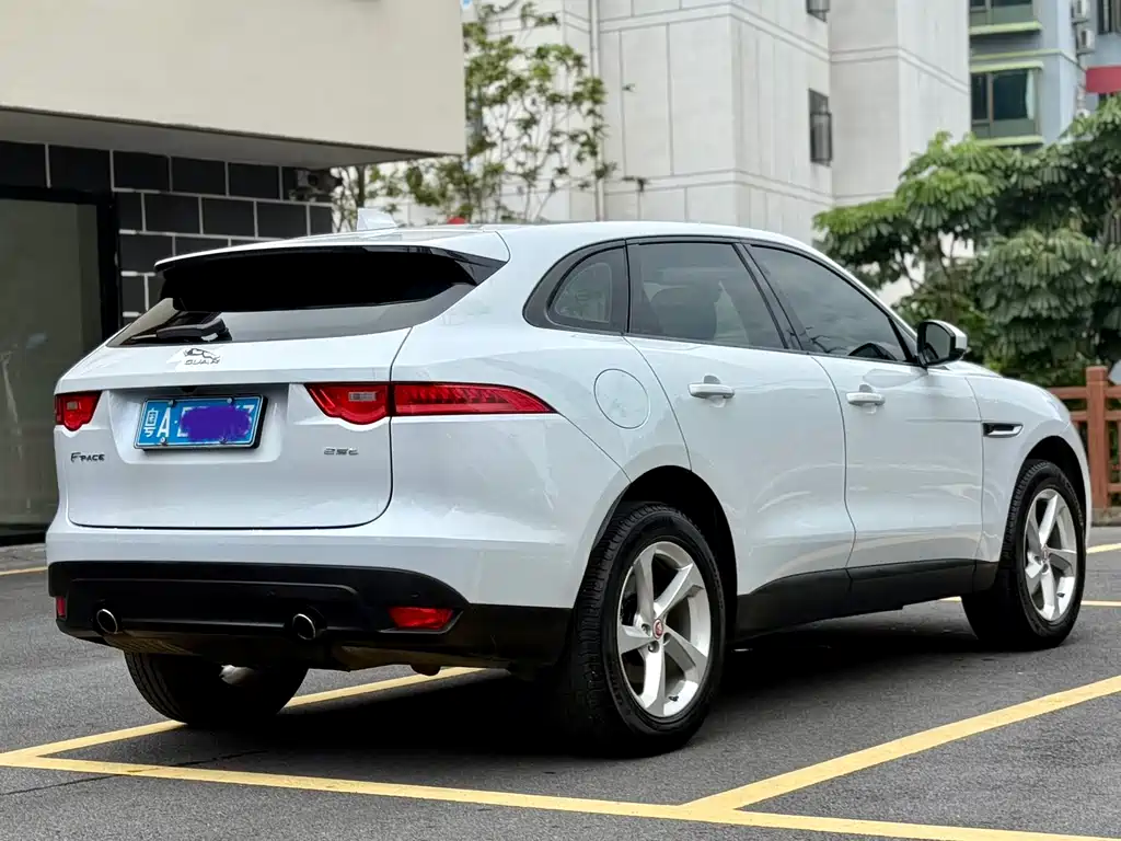 Jaguar F-PACE 2.0 T 2 WD Urban Premium