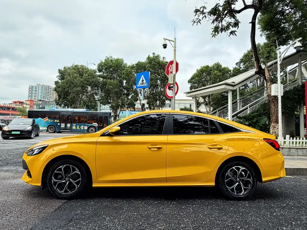 MG5 180 DVVT CVT Flagship