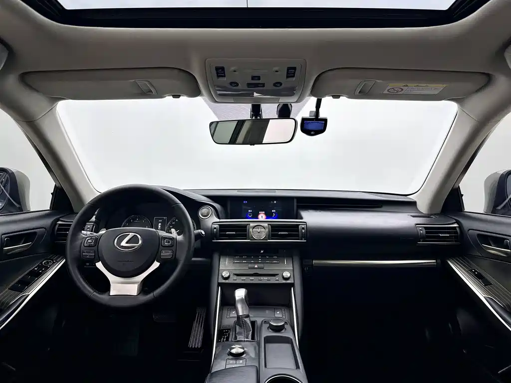Lexus IS 300 Sharp Style