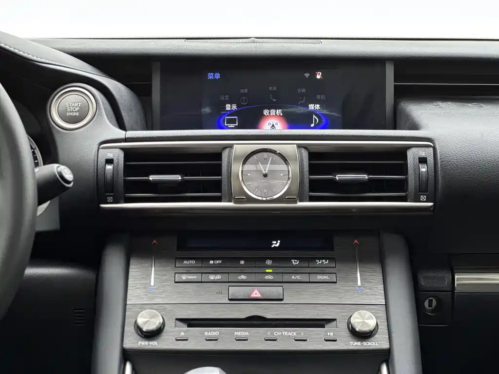 Lexus IS 300 Sharp Style