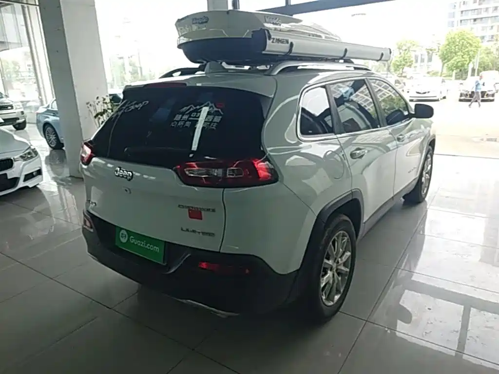 Cherokee 2.4 L Superior