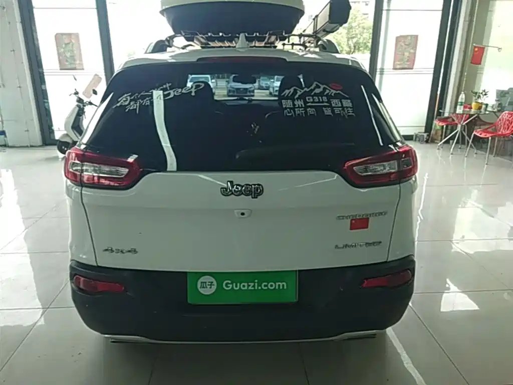 Cherokee 2.4 L Superior