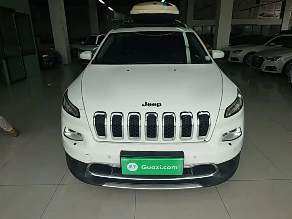 Cherokee 2.4 L Superior