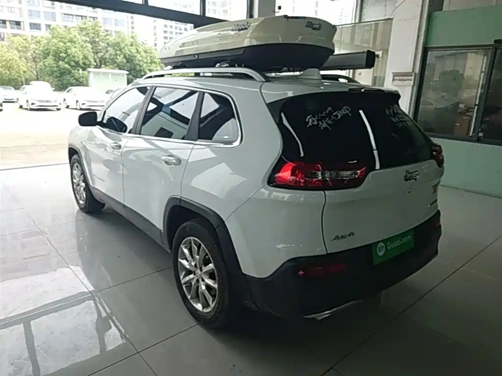 Cherokee 2.4 L Superior