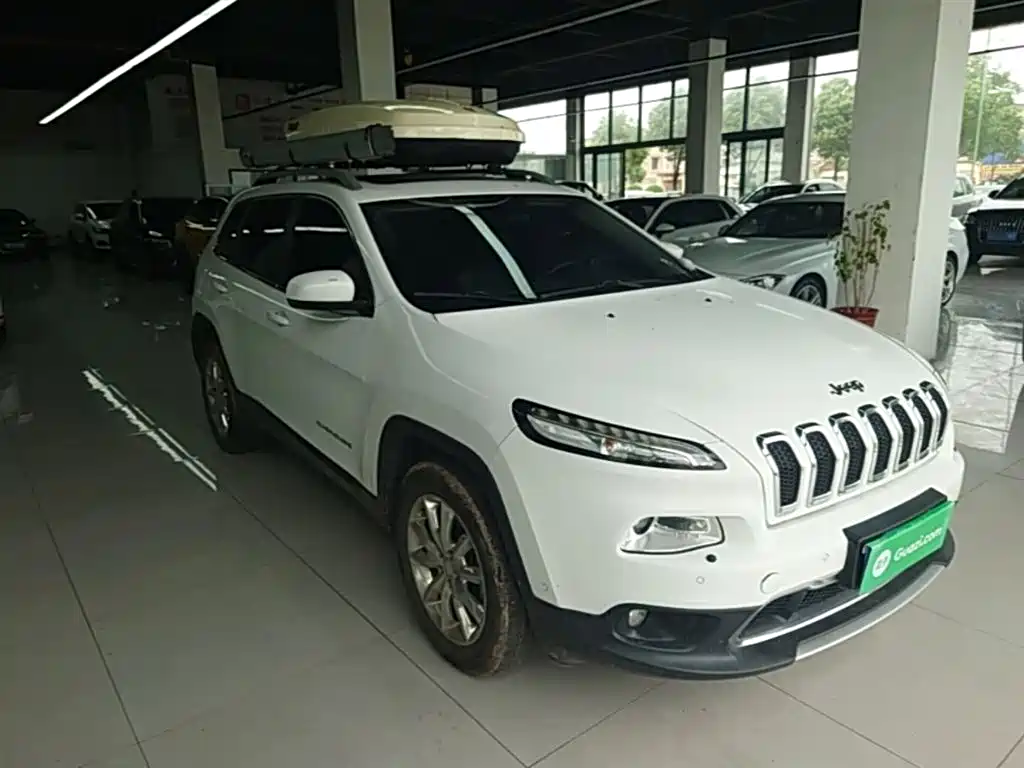 Cherokee 2.4 L Superior
