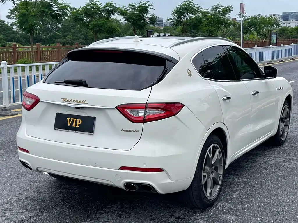 Levante 3.0 T Standard