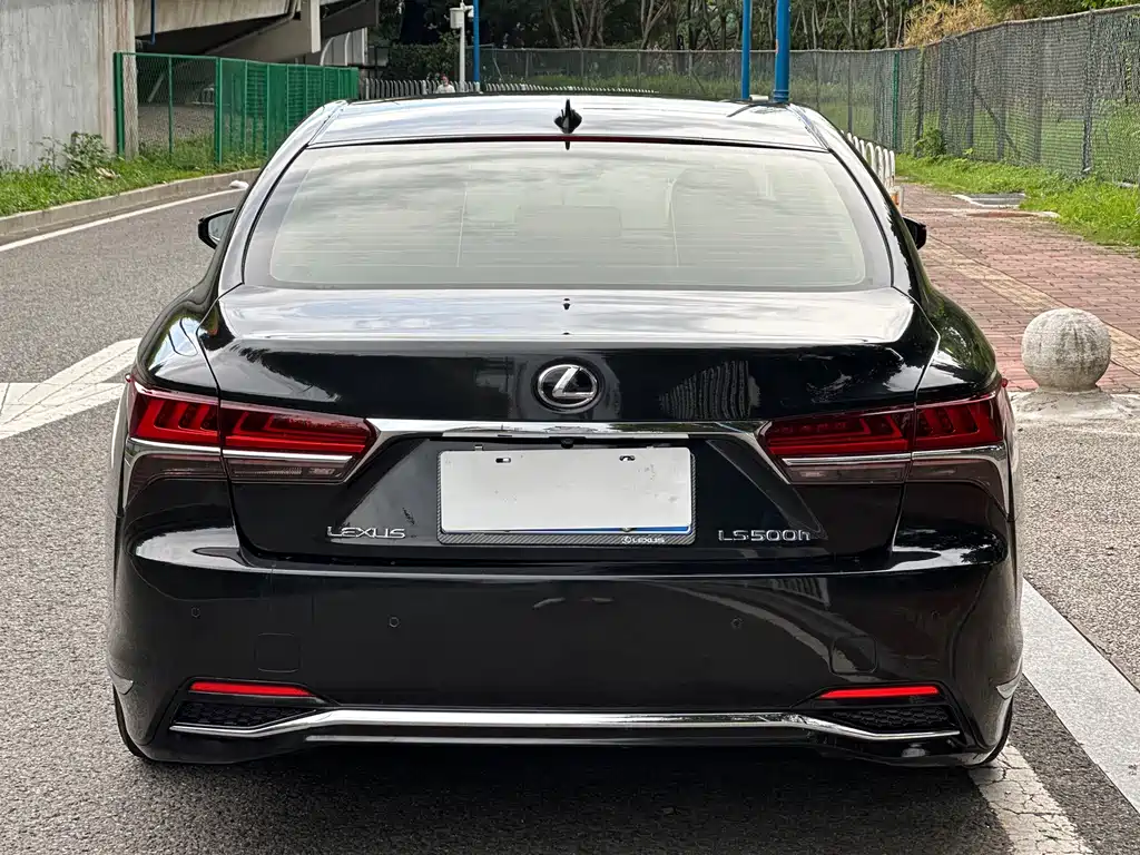 Lexus LS 500 h Outstanding CN-V