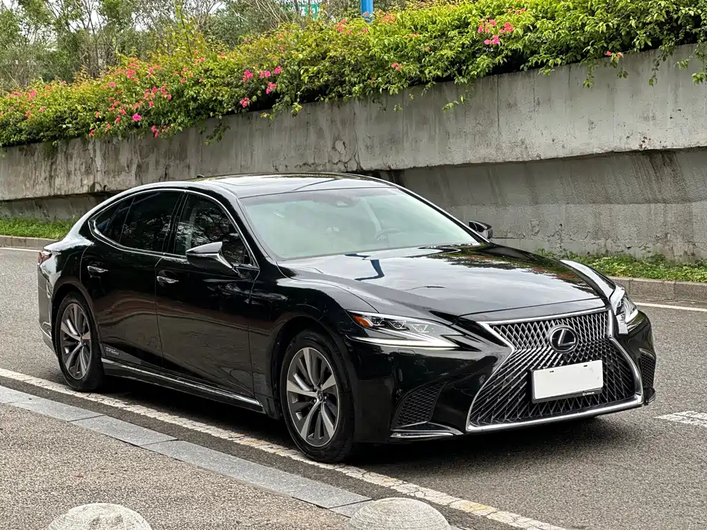 Lexus LS 500 h Outstanding CN-V