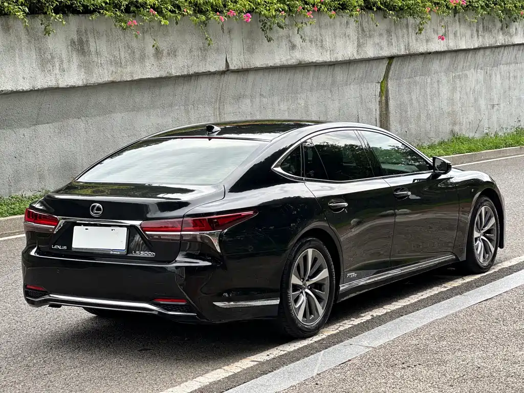 Lexus LS 500 h Outstanding CN-V