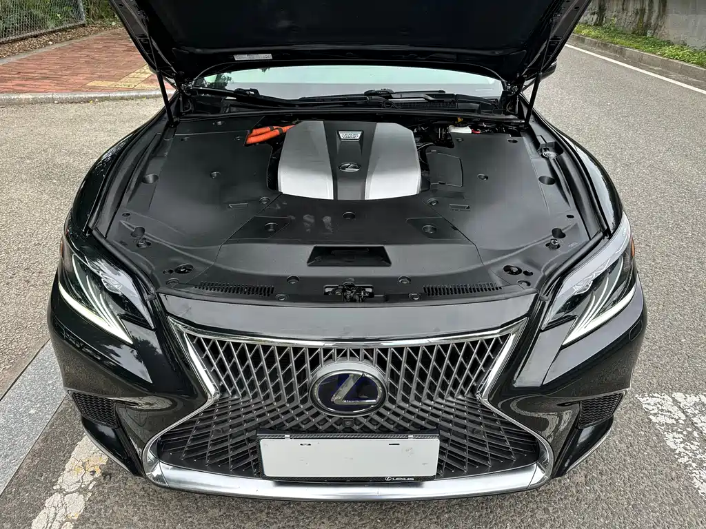 Lexus LS 500 h Outstanding CN-V