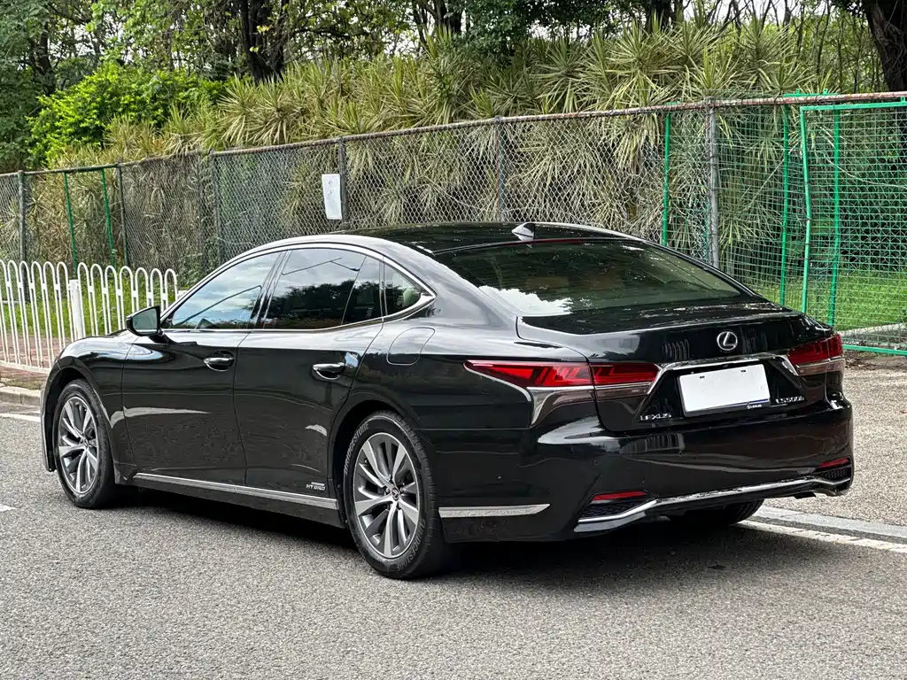 Lexus LS 500 h Outstanding CN-V
