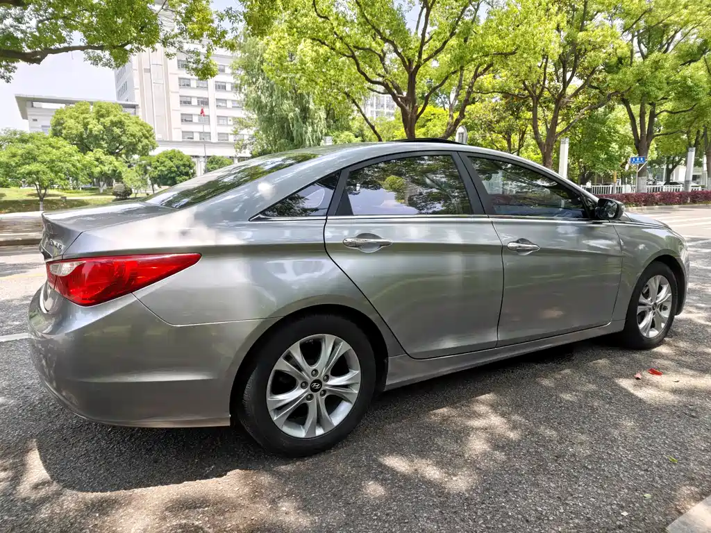 Sonata 2.0 L Auto Luxury