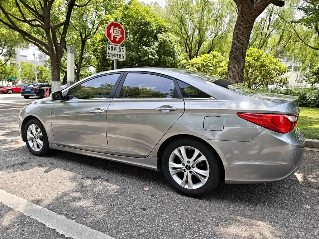 Sonata 2.0 L Auto Luxury