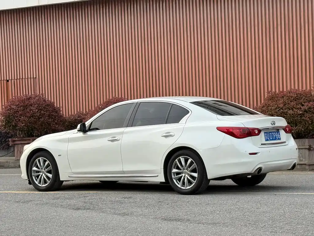 Infiniti Q50 L 2.0 T Comfort