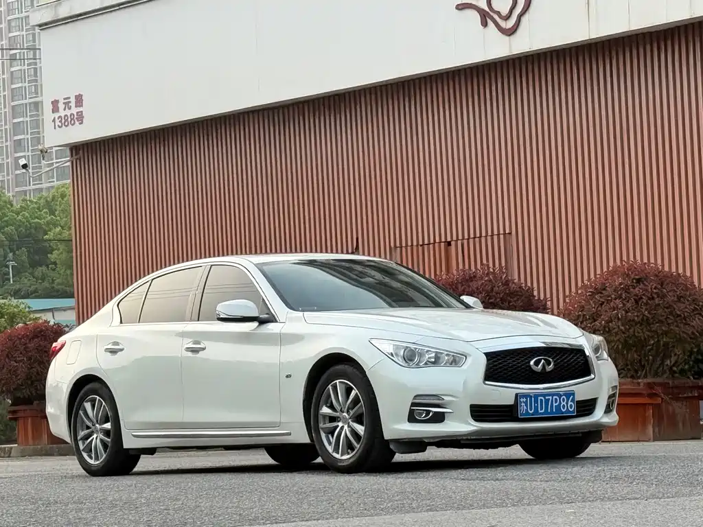 Infiniti Q50 L 2.0 T Comfort