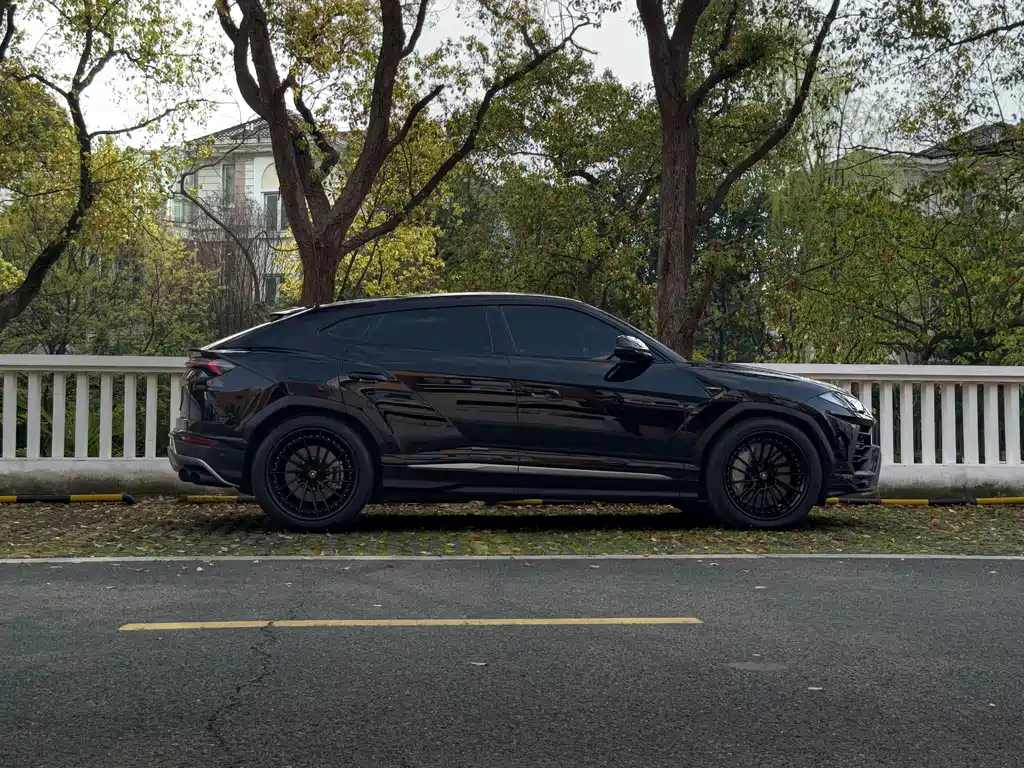 Urus 4.0 T V8