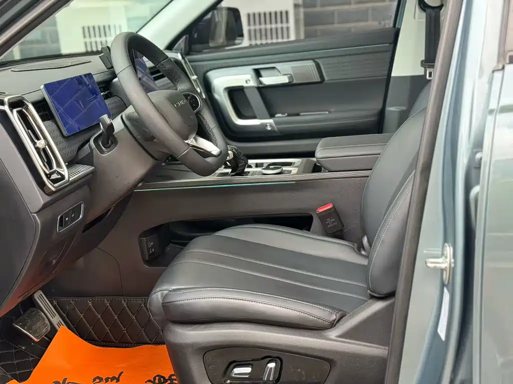 Explore 06 Urban 1.6 T 2 WD Luxury