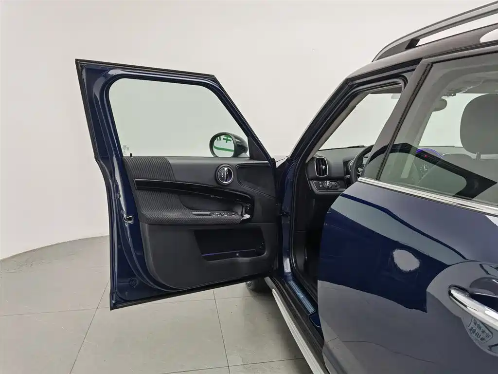 MINI COUNTRYMAN 1.5 T COOPER Artist