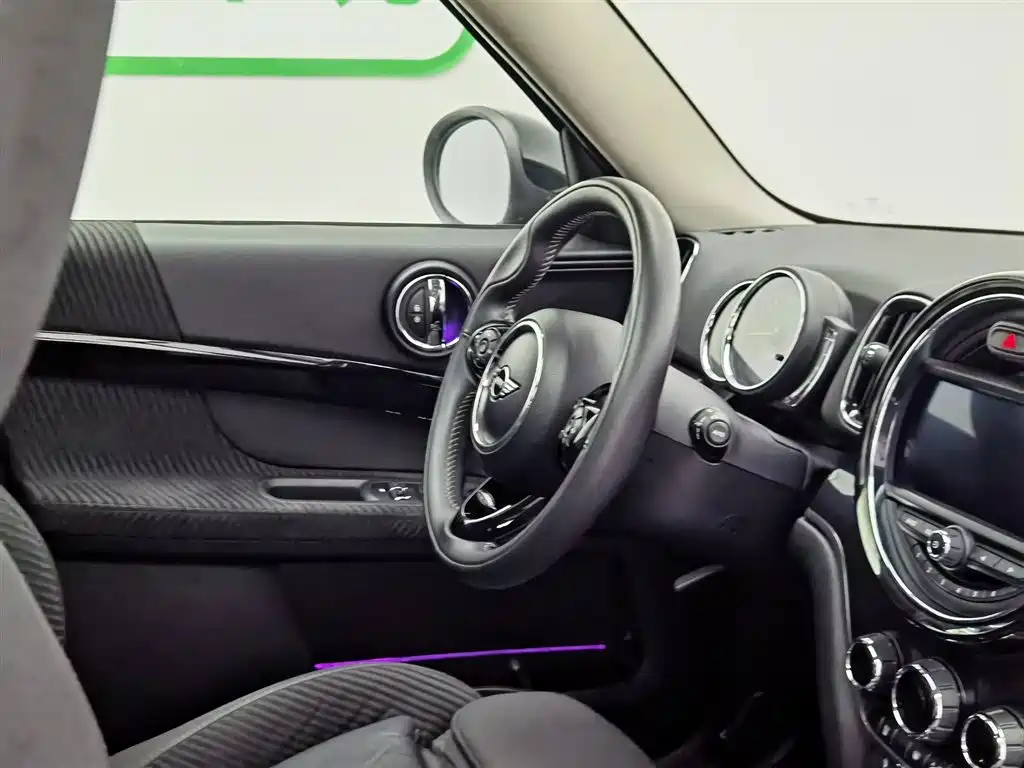 MINI COUNTRYMAN 1.5 T COOPER Artist