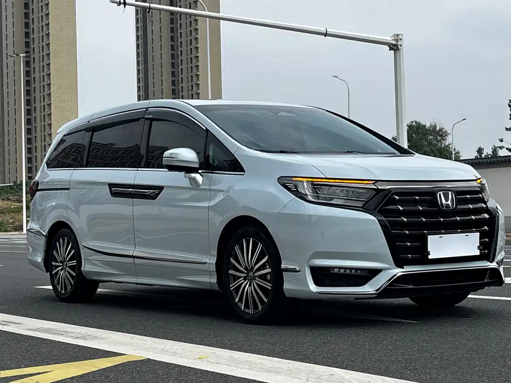 Elysion 2.0 L e:HEV Luxury