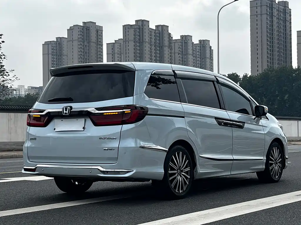 Elysion 2.0 L e:HEV Luxury